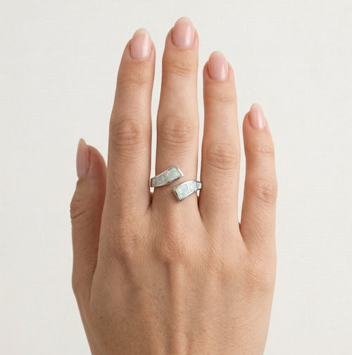 Stříbrný prsten s čtvercovým opálem