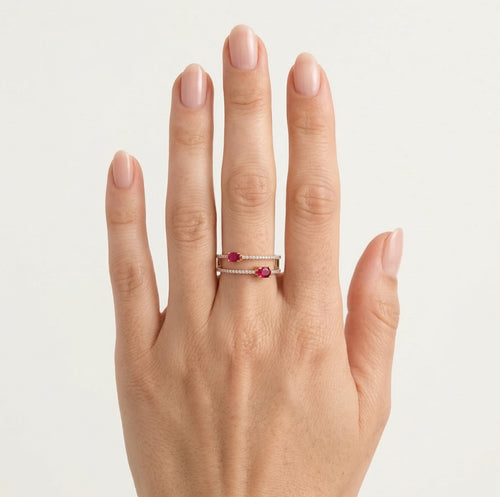 Dvojitý prsten z růžového zlata s rubíny a diamanty