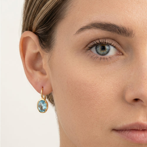 Pendientes de oro con topacio azul ovalado