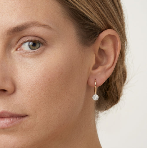 lesklé diamantové náušnice ze žlutého zlata