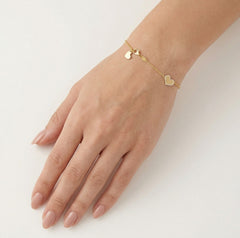 Bracelet en or avec cœurs gravés