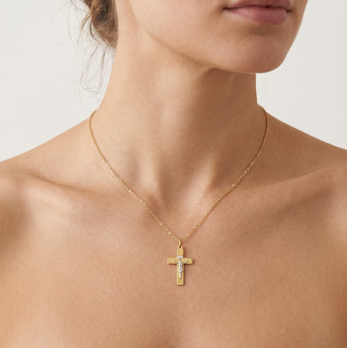 Pendentif croix en or jaune avec hachures