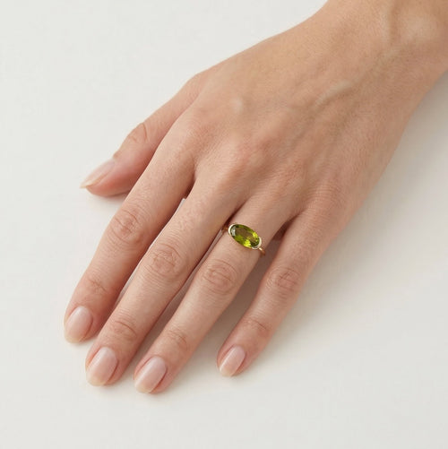 Bague pour femme en or avec moldavite ovale