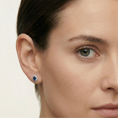 Boucles d’oreilles en or blanc avec saphir bleu et diamants