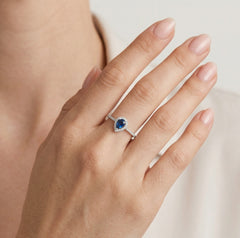 Bague halo en argent sterling avec saphir poire