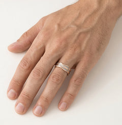 Alliance en or rose avec incrustation en rhodium