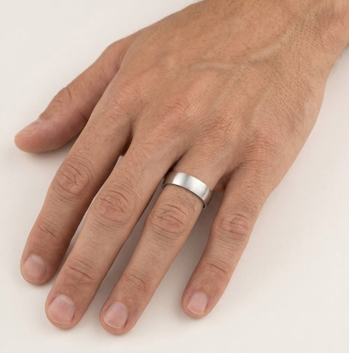 Snubní prsten z bílého zlata se čtvercovým designem