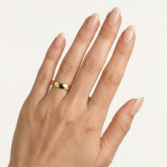 Bague en or poli décorée