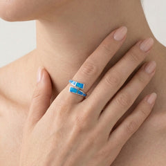 Kroucený prsten s modrým opálem