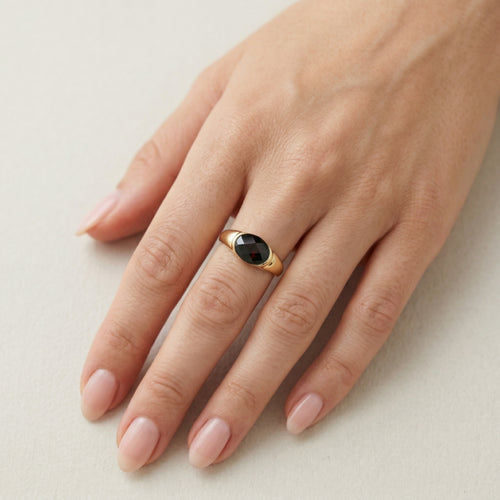 Garnet Oval-Schliff Ring mit Barrenfassung