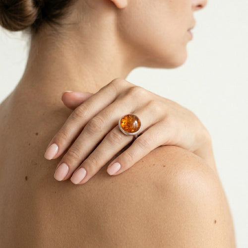 Bernstein-Cabochon-Ring aus Silber