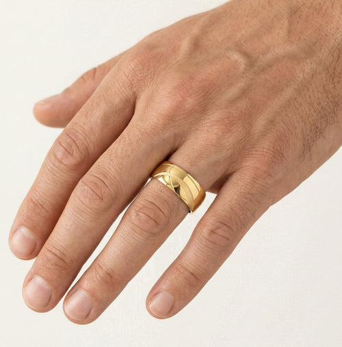 Trauringe aus Gelbgold mit detaillierten Linien