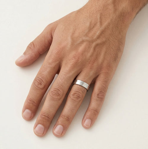 Snubní prsten z bílého zlata s linií