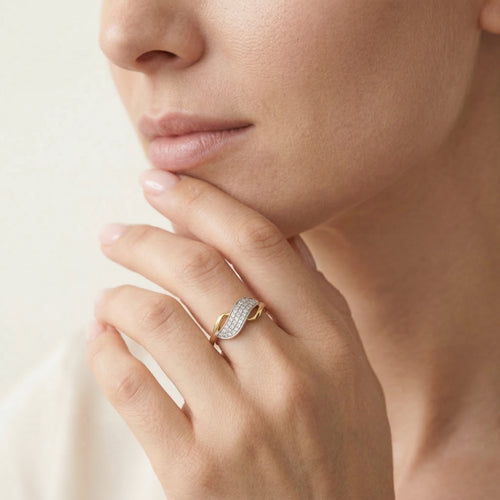 Zlatý prsten infinity s třemi řadami kubické zirkonie