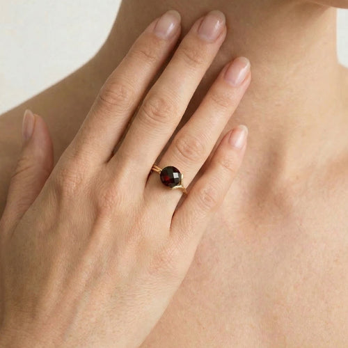 Elegant round cut garnet stylish ring