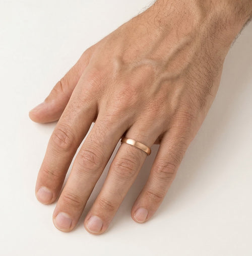 Bague de mariage en or rose à finition mate avec pierre taillée ronde