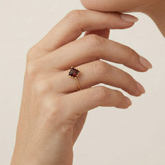 Spezialring aus Gelbgold mit Solitär-Granat