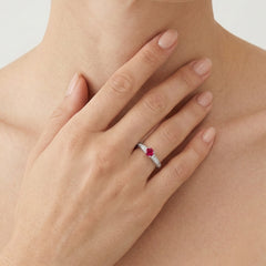 Sparkling white gold ring with ruby and diamonds