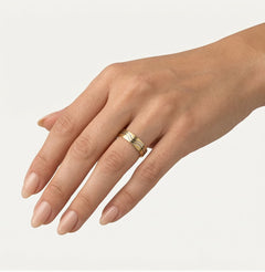 Trauring aus Gelbgold mit Rhodiumlinien