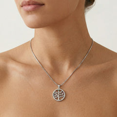 Barevný přívěšek stromu života