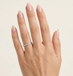 Bague de mariage fine en or blanc avec ou sans pierres