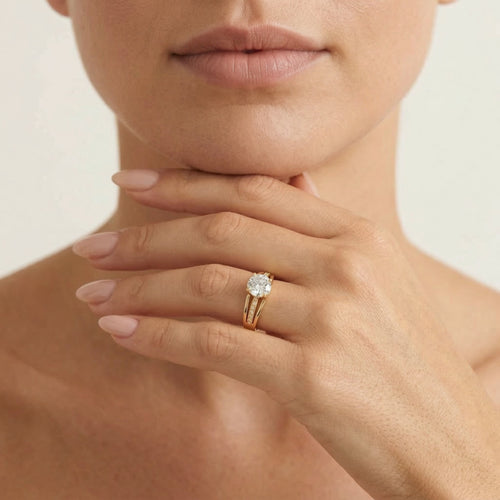 Prsten ze žlutého zlata s lesklými kubickými zirkony