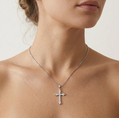 Kreuzanhänger mit Knospen-Design