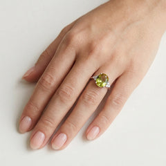 Bague femme élégante en argent avec zultanite et oxyde de zirconium