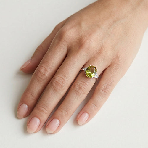 Eleganter Damenring aus Silber mit Zultanit und Zirkonia