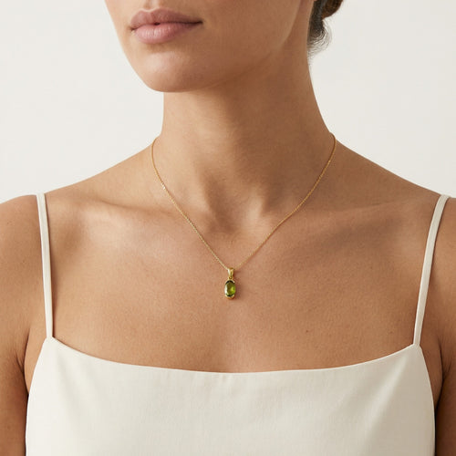 Přívěsek ze 14kt žlutého zlata s tyčovým zasazením, vltavínový oválný jemný broušený kámen