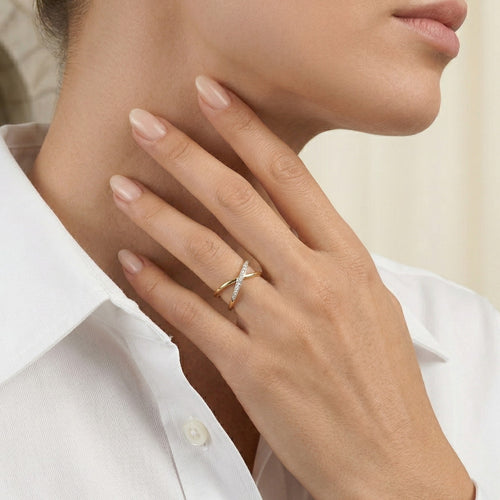 Elegantní prsten v designu X s třpytivými zirkony