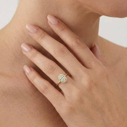 Bague Halo zircon cubique ovale en or