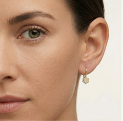 Zlaté květinové náušnice s kubickou zirkonií