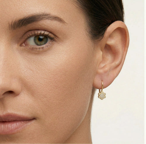 Zlaté květinové náušnice s kubickou zirkonií