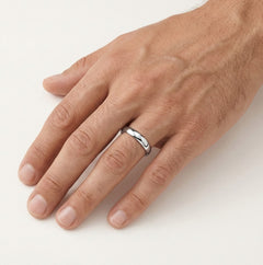 Nadčasový tenký snubní prsten z bílého zlata