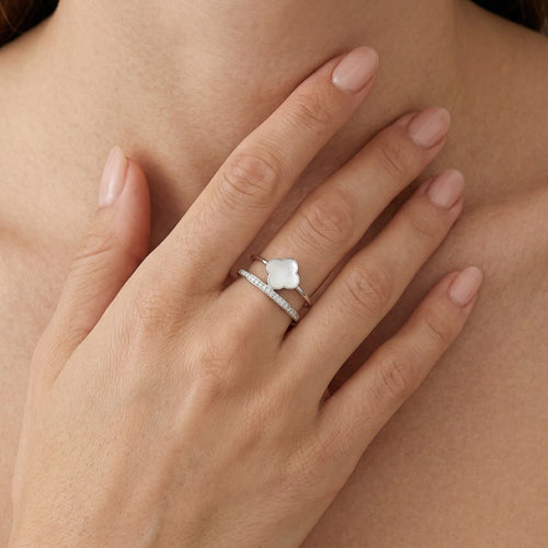 Anillo de plata con perla y zirconia cúbica