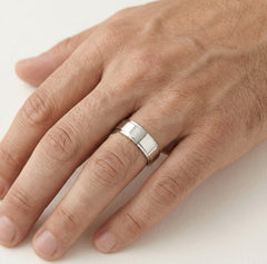 Alliance épaisse en or blanc 6 mm avec côtés en escalier