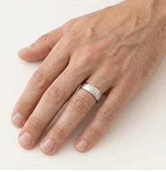 Dicker Ehering aus Weiß- und Roségold