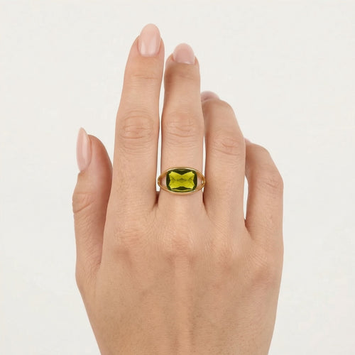 Bague élégante en or coussin