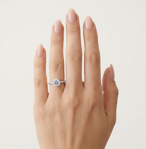 Prsten ze zirkonů z bílého zlata s akcentními kameny