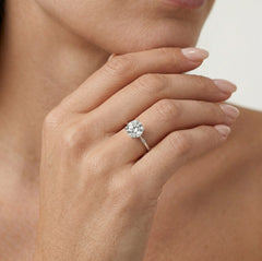 Bague solitaire intemporelle en argent