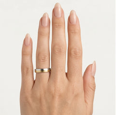 Eleganter Bicolor-Gold-Ehering mit mattem Finish
