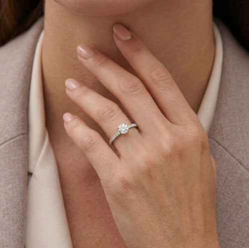 Stříbrný prsten s důrazem