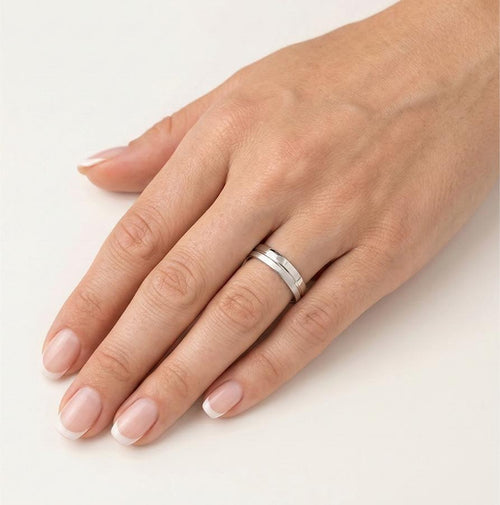 Halb mattierter, halb polierter Ehering