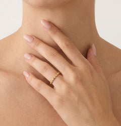 Prsten s propletenými zirkony a žlutým zlatem