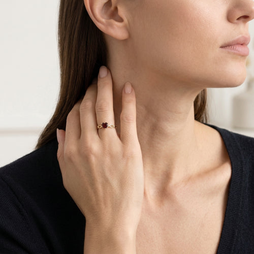 Charismatischer Damenring mit Herz- und Rund-Granat