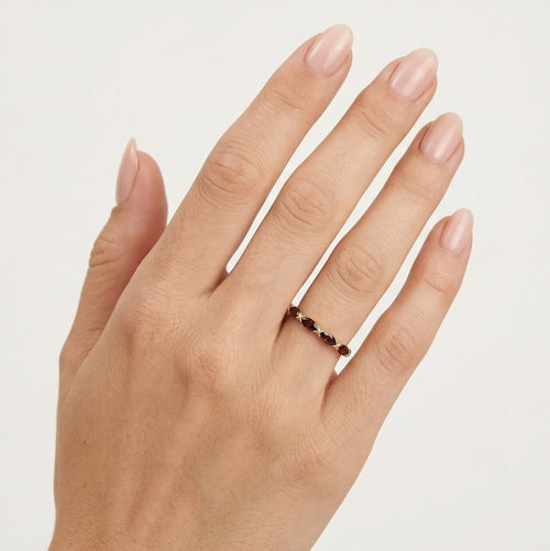 Garnet Marquise-Schliff Goldring