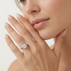 Prsten z bílého zlata s motivem srdce