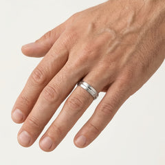 Bague de mariage en or blanc mat et hautement poli