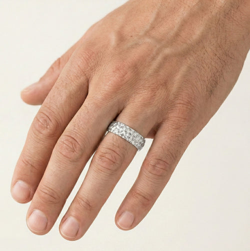 Anillo de boda de oro blanco con detalles